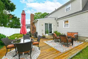 1238 Garden Pl, Wantagh, NY 11793 - Photo 31