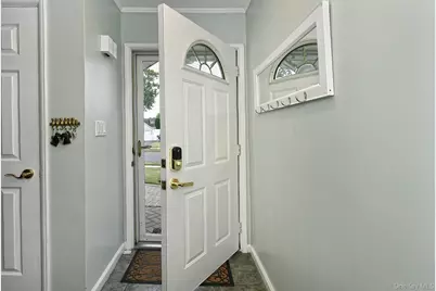 1238 Garden Place, Wantagh, NY 11793 - Photo 5