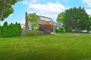 1238 Garden Pl, Wantagh, NY 11793 - Photo 3
