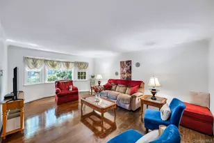 34 Daly Ct, Riverhead, NY 11901 - Photo 11