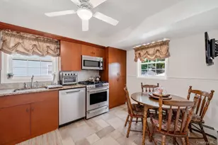 332 N Monroe Ave, Lindenhurst, NY 11757 - Photo 19