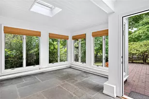 10 Ridge Dr, Port Washington, NY 11050 - Photo 9