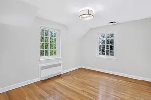 10 Ridge Dr, Port Washington, NY 11050 - Photo 17