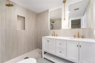 85 Garfield Ave, Sayville, NY 11782 - Photo 5