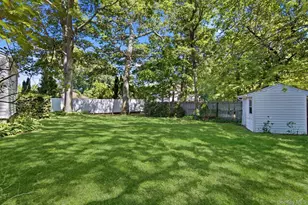 34 Hollo Dr, Holbrook, NY 11741 - Photo 27