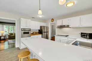 23 Bently Ln, Stony Brook, NY 11790 - Photo 11