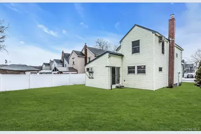 11 Merton Avenue, Lynbrook, NY 11563 - Photo 27