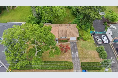 385 Manhattan Boulevard, Islip Terrace, NY 11752 - Photo 5
