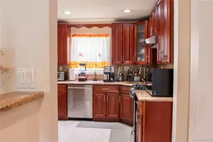 60 Lewis St, Freeport, NY 11520 - Photo 21