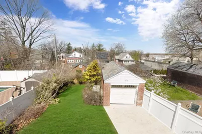 186-31 Radnor Road, Jamaica, NY 11432 - Photo 23