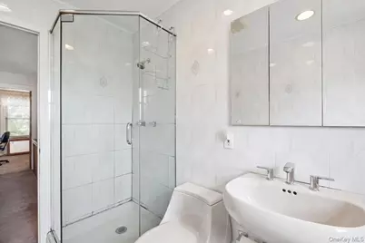 1241 Rhinelander Avenue, Bronx, NY 10461 - Photo 23