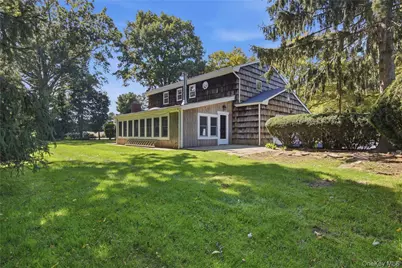 4 Farmington Court, Huntington Station, NY 11746 - Photo 25