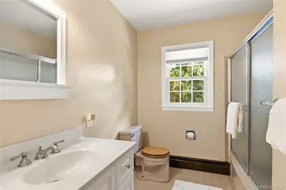 4 Farmington Court, Huntington Station, NY 11746 - Photo 21