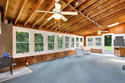 4 Farmington Court, Huntington Station, NY 11746 - Photo 15