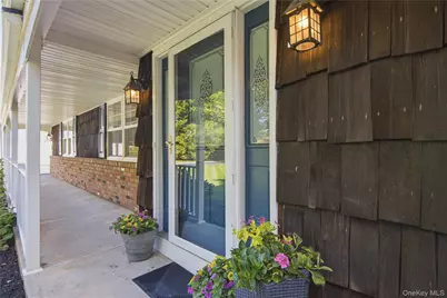 4 Farmington Court, Huntington Station, NY 11746 - Photo 3