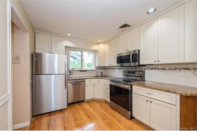 119 Norwood Avenue, Malverne, NY 11565 - Photo 9