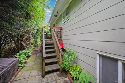 119 Norwood Avenue, Malverne, NY 11565 - Photo 21