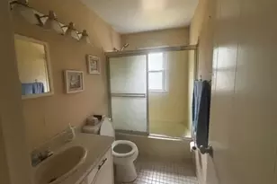 216 Bergen Ct, Copiague, NY 11726 - Photo 7