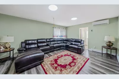 23 Essex Drive, Coram, NY 11727 - Photo 15