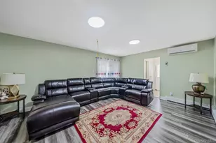 23 Essex Dr, Coram, NY 11727 - Photo 15