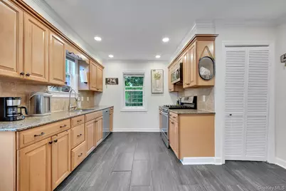 4 Interlaken Avenue, New Rochelle, NY 10801 - Photo 11