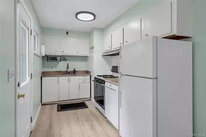 1142 Bay Shore Avenue, Bay Shore, NY 11706 - Photo 9