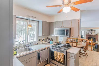 30 Hudson Drive, Hyde Park, NY 12538 - Photo 17