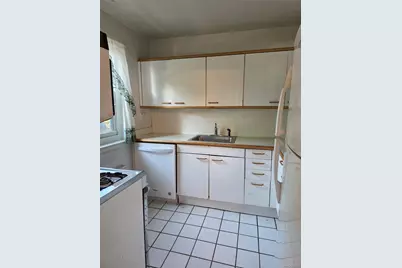 152-34 Jewel Avenue #B, Kew Gardens, NY 11367 - Photo 5