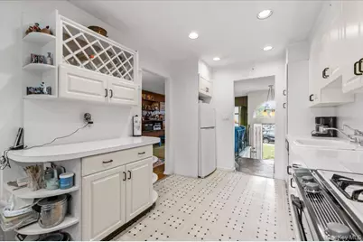 279 N Kentucky Avenue, Massapequa, NY 11758 - Photo 11