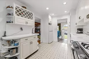 279 N Kentucky Ave, Massapequa, NY 11758 - Photo 11