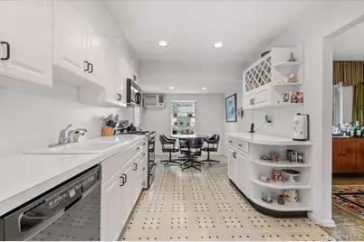 279 N Kentucky Avenue, Massapequa, NY 11758 - Photo 9