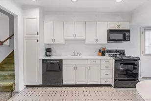 279 N Kentucky Ave, Massapequa, NY 11758 - Photo 7