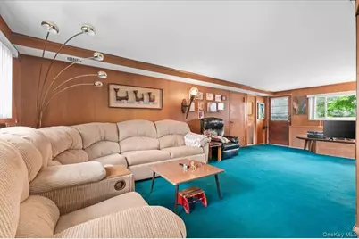 279 N Kentucky Avenue, Massapequa, NY 11758 - Photo 19