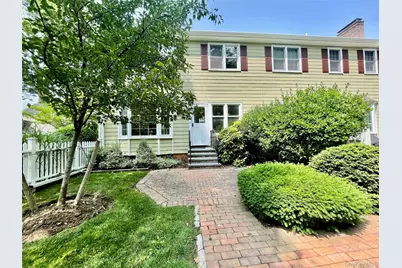 11 Duke Of Gloucester, Manhasset, NY 11030 - Photo 11