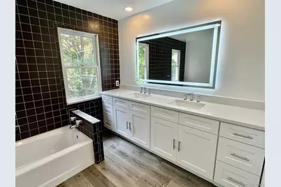 11 Duke Of Gloucester, Manhasset, NY 11030 - Photo 7