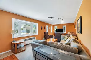 34 Oak St, Hicksville, NY 11801 - Photo 3