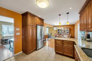 34 Oak St, Hicksville, NY 11801 - Photo 9