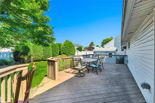 34 Oak St, Hicksville, NY 11801 - Photo 23