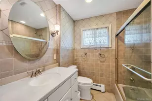 34 Oak St, Hicksville, NY 11801 - Photo 11