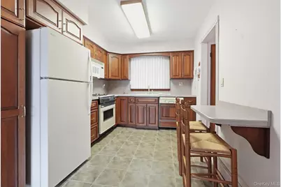 6 N Park Drive, Massapequa, NY 11758 - Photo 7