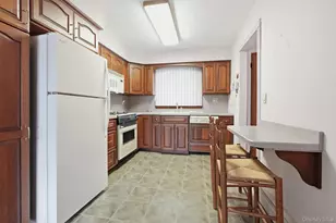 6 N Park Dr, Massapequa, NY 11758 - Photo 7