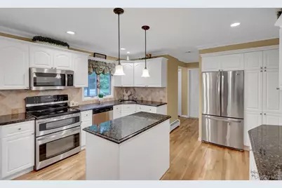 9 Briar Path, East Setauket, NY 11733 - Photo 17