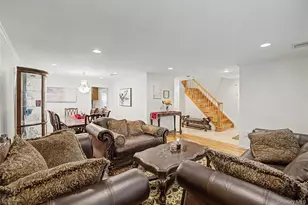 75 Cedar Pl, Floral Park, NY 11001 - Photo 15