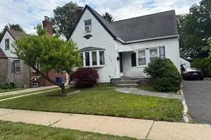 526 N 12th St, New Hyde Park, NY 11040 - Photo 1