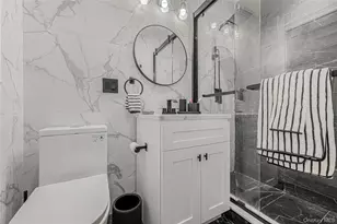 3 Fairview Ln, Glen Cove, NY 11542 - Photo 23