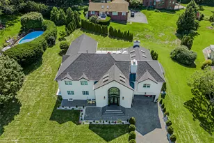 3 Fairview Ln, Glen Cove, NY 11542 - Photo 5