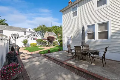 16 Devon Street, Lynbrook, NY 11563 - Photo 27