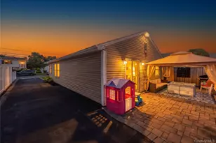 30 Elm St, Massapequa, NY 11758 - Photo 35