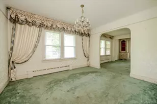 4634 Iris Ln, Great Neck, NY 11020 - Photo 7