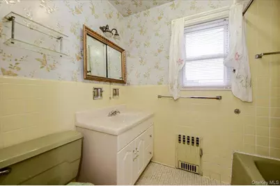 4634 Iris Lane, Great Neck, NY 11020 - Photo 11